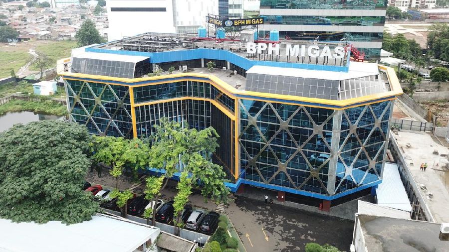 DPR Tetapkan Ketua dan Anggota Komite BPH Migas, Siapa Mereka?